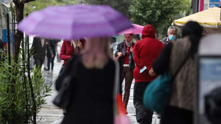 Επιδείνωση του καιρού με βροχές, καταιγίδες και τα πρώτα χιόνια - Πού θα είναι έντονα τα φαινόμενα