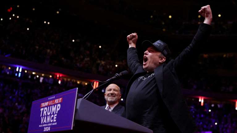 This is… Sparta: Ο Ίλον Μασκ καρφίτσωσε στο Χ τον Λεωνίδα από τους &quot;300&quot; με σύνθημα &quot;Ελευθερία του λόγου&quot;