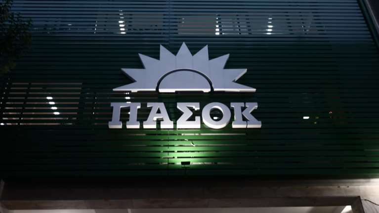 &quot;Εικονική Πραγματικότητα vs Ελληνική Πραγματικότητα&quot;: Νέα καμπάνια του ΠΑΣΟΚ για τη στεγαστική κρίση