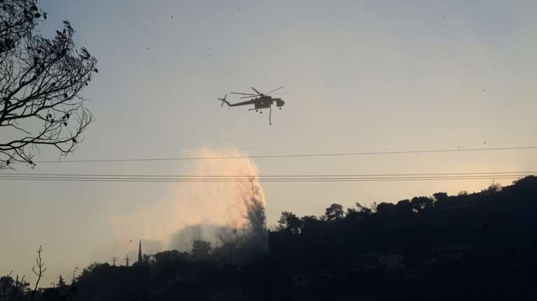 Υπό μερικό έλεγχο η φωτιά στην Πάστρα Κεφαλονιάς – Μήνυμα του 112 για ετοιμότητα