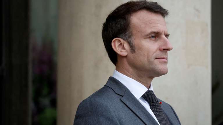 Μακρόν στον Economist: Δεν αποκλείεται η αποστολή χερσαίων δυνάμεων στην Ουκρανία