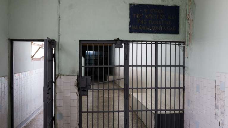 Συναγερμός στις φυλακές Κασσαβέτειας: Δραπέτευσαν δύο βαρυποινίτες