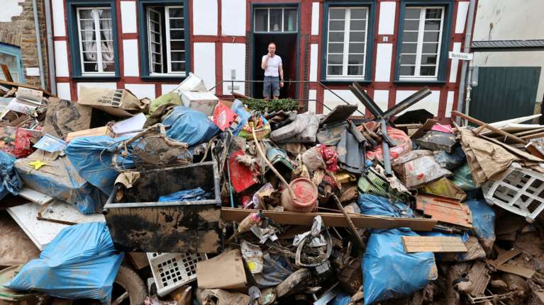 Φονικές πλημμύρες στη Γερμανία: Σβήνουν οι ελπίδες για τους 170 αγνοούμενους - Εικόνες χάους και καταστροφής