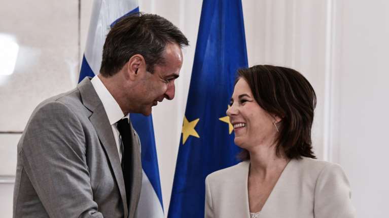 Και τα ελληνοτουρκικά στη συνάντηση Μητσοτάκη-Μπέρμποκ- Στο ΥΠΕΞ τώρα η Γερμανίδα υπουργός Εξωτερικών [βίντεο-εικόνες]