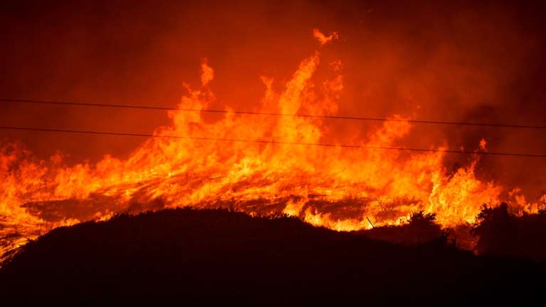 Φωτιά στην Αρχαία Ολυμπία: Δύσκολη νύχτα στο Χελιδόνι καθώς μαίνεται η πυρκαγιά - Μηνύματα του 112