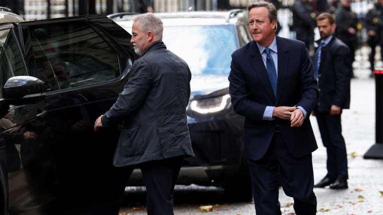 Επιστροφή έκπληξη του Ντέιβιντ Κάμερον: Ο πρωθυπουργός του Brexit αναλαμβάνει το υπουργείο Εξωτερικών της Βρετανίας