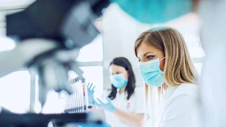 Πώς δρουν τα νέα εμβόλια mRNA κατά του καρκίνου - Το ίδιο το ανοσοποιητικό θα επιτίθεται στα καρκινικά κύτταρα