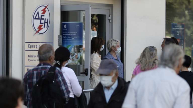 ΔΕΗ: Δωρεάν πάγιο για όλους, εκπτώσεις στα τιμολόγια για σπίτια και επιχειρήσεις - Όλες οι νέες υπηρεσίες