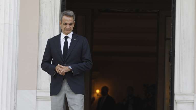 Πώς ο Μητσοτάκης στοχεύει στους αναποφάσιστους - Τι θα πει στη σημερινή συνέντευξη Τύπου για την οικονομία