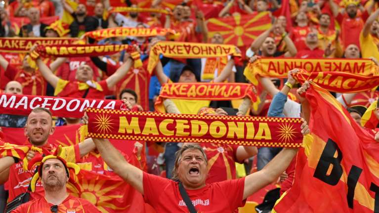 Β. Μακεδονία: Δεν τήρησε καν τα προσχήματα η κρατική τηλεόραση - Μίλαγαν για &quot;εθνική της Μακεδονίας&quot; και αποκαλούσαν τη χώρα &quot;Μακεδονία&quot;
