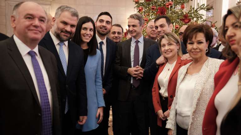 Πώς το επίδομα των ένστολων "έστρωσε" το κλίμα στην ΚΟ της ΝΔ - Κλειστά χαρτιά από Μητσοτάκη για την Προεδρία