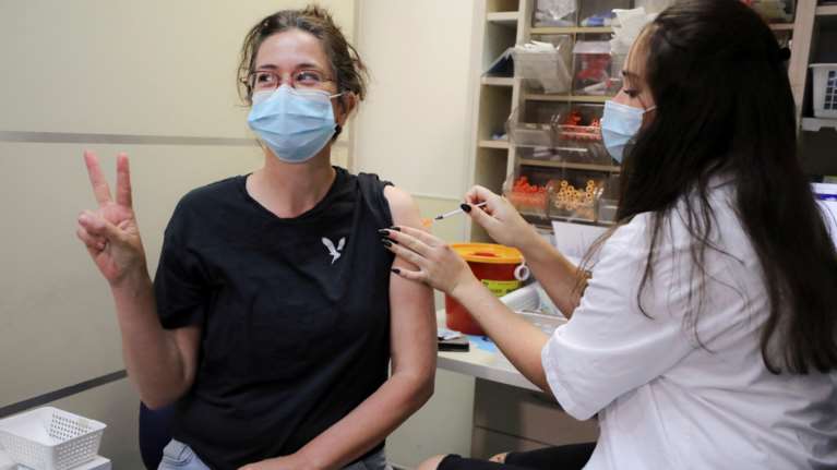 Welt: Η Ελλάδα είναι η σκληρότερη χώρα απέναντι στους αντιεμβολιαστές