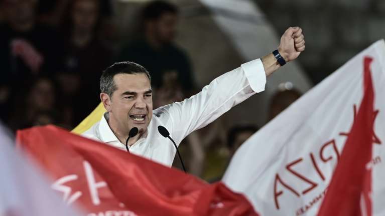 Ξανά στο στόχαστρο Τσίπρα το ΠΑΣΟΚ - Επιμένει στο θέμα Μάντζου, προσπαθεί να &quot;μαζέψει&quot; τις διαρροές