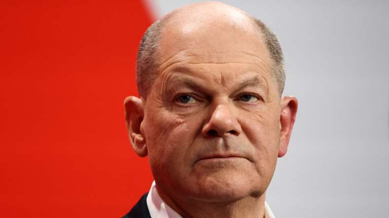 Όλαφ Σολτς: Η ΕΕ θα απαντήσει "με μια φωνή" στους δασμούς των ΗΠΑ