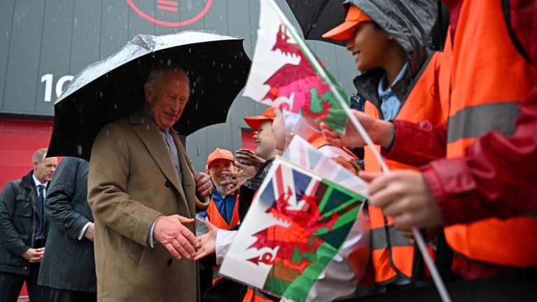 Στην Ουαλία γιόρτασε ο βασιλιάς Κάρολος τα 77α γενέθλιά του - Κανονιοβολισμοί στο Λονδίνο [εικόνες]