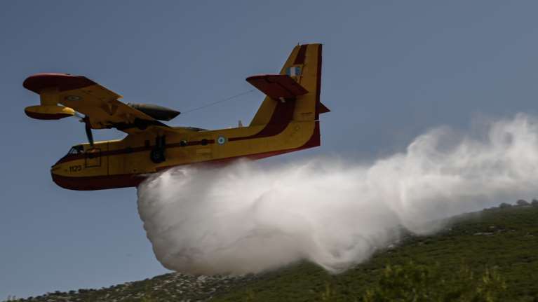 Φωτιά στη Μεσσηνία: Επιχειρούν δύο αεροσκάφη στην περιοχή Πετράλωνα