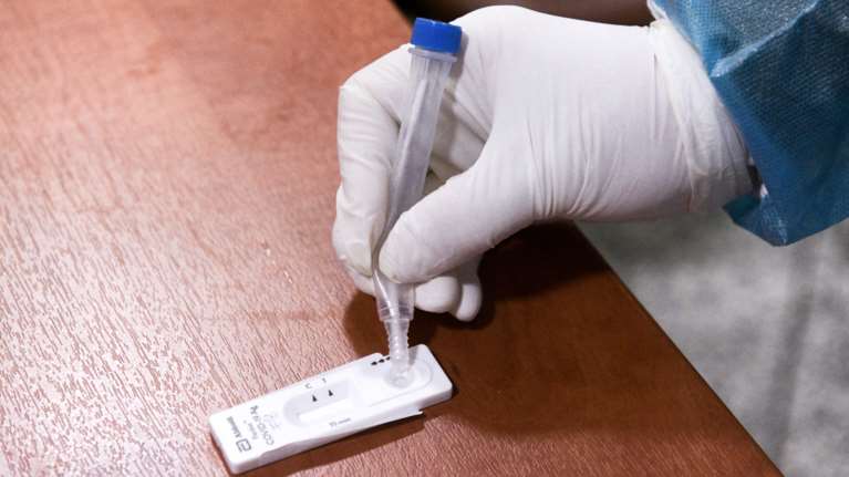 Κρήτη - Απάτη από μαϊμού γιατρό: Έκανε rapid test επί πληρωμή σε τουρίστες