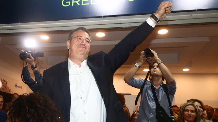 Τζιτζικώστας: Η στιγμή που μαθαίνει ότι εκλέγεται από την πρώτη Κυριακή - Δεν το πίστευε [βίντεο]