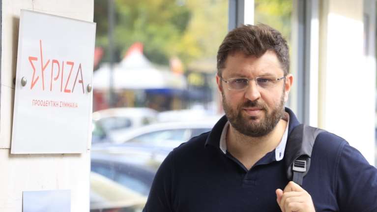 Οργή Ζαχαριάδη για ανάρτηση του Νίκου Μωραΐτη με.... Άδωνι και ΣΥΡΙΖΑίους: &quot;Απελπισία των νεοχουλιγκάνων Κασσελάκη&quot;