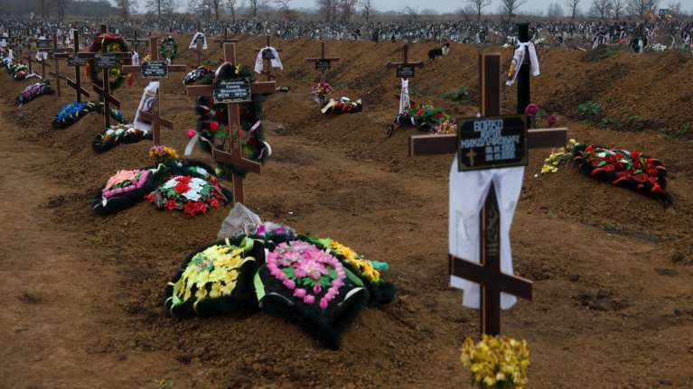 &quot;Τους έκαναν ηλεκτροπληξία&quot;: Οι Ουκρανοί κατηγορούν τους Ρώσους για βασανιστήρια στη Χερσώνα