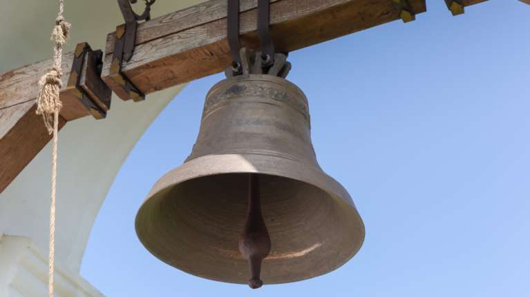 Δικαστική απόφαση: Η καμπάνα εκκλησίας στη Μήλο &quot;απαγορεύεται&quot; να χτυπάει σε ώρες κοινής ησυχίας