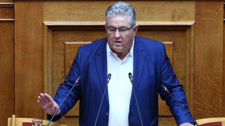 Ο Κουτσούμπας κατέθεσε τροπολογία για την επαναφορά 13ου και 14ου μισθού