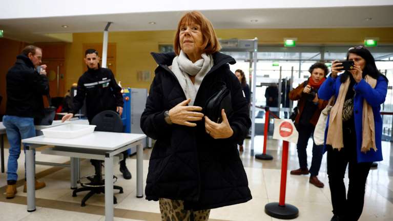 Δίκη των 50+1 βιαστών της Ζιζέλ: 20 χρόνια κάθειρξη για τον Πελικό πρότεινε ο εισαγγελέας  - &quot;Είναι πολλά και ταυτόχρονα λίγα&quot;