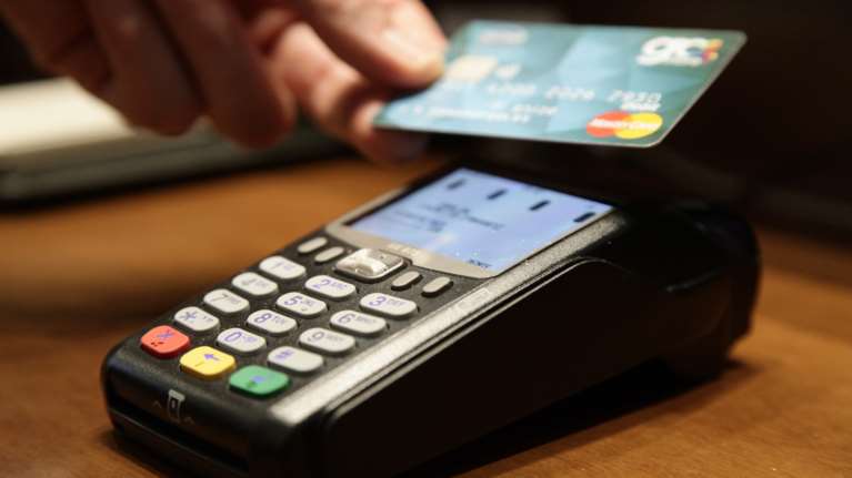 Ευρωπαϊκή Κάρτα Νέων: Ποιοι δικαιούνται εκπτώσεις και προσφορές για έναν  χρόνο - Πάνω από 10.000 αιτήσεις