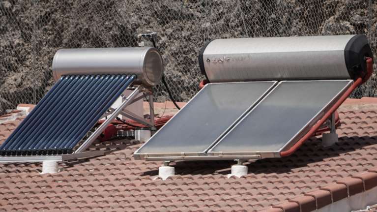 "Ανακυκλώνω - ΑλλάΖΩ Θερμοσίφωνα": Αναρτήθηκαν οι πίνακες με τους δικαιούχους του προγράμματος