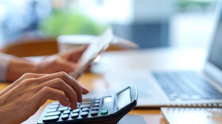 &quot;Ζεστό χρήμα&quot; από την εφορία - Πάνω από 1,5 δισ. ευρώ επιστροφές φόρου σε φυσικά και νομικά πρόσωπα