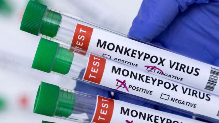 Ευλογιά των πιθήκων: Η Ευρώπη παραγγέλνει εμβόλια - Ποιοι θα το κάνουν πρώτοι στην Ελλάδα