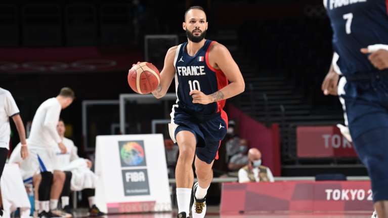 Η &quot;βόμβα&quot; της χρονιάς από τον Ολυμπιακό: Έντυσε στα ερυθρόλευκα τον Γάλλο παικταρά Εβάν Φουρνιέ