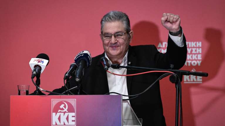 &quot;Πού το βρήκατε αυτό το φυντάνι;&quot;: Viral ο Κουτσούμπας με την ατάκα του για τον Κασσελάκη [βίντεο]