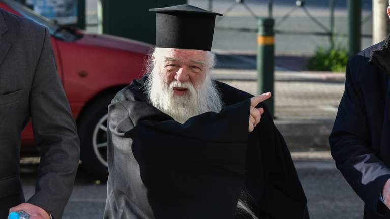 Αμβρόσιος - Νέα απίστευτη θεωρία συνωμοσίας: Κατασκεύασμα σατανικών δυνάμεων της παγκοσμιοποίησης ο κορονοϊός