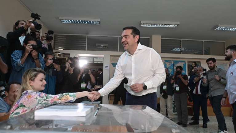 Εκλογές - Στην Κυψέλη ψήφισε ο Τσίπρας: Μέρα ελπίδας η σημερινή - Η αλλαγή είναι στα χέρια του λαού μας [βίντεο]