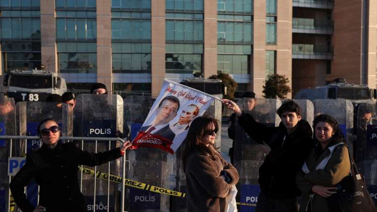 Έφτασε στα δικαστήρια ο Ιμάμογλου - Αρνείται τις κατηγορίες για τρομοκρατία - &quot;Αντιμετωπίζω ασύλληπτες συκοφαντίες&quot;