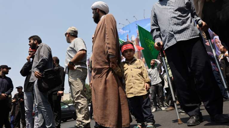 WSJ: Το Ιράν επιδιώκει επειγόντως συνομιλίες με ΗΠΑ και Ισραήλ για τον τερματισμό των εχθροπραξιών