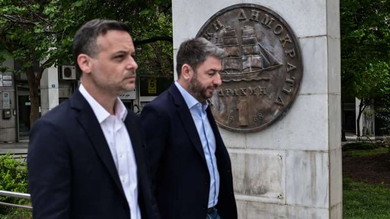 Δεν αντάλλαξαν κουβέντα Ανδρουλάκης και Δούκας στο πάρτι του Χρηστίδη