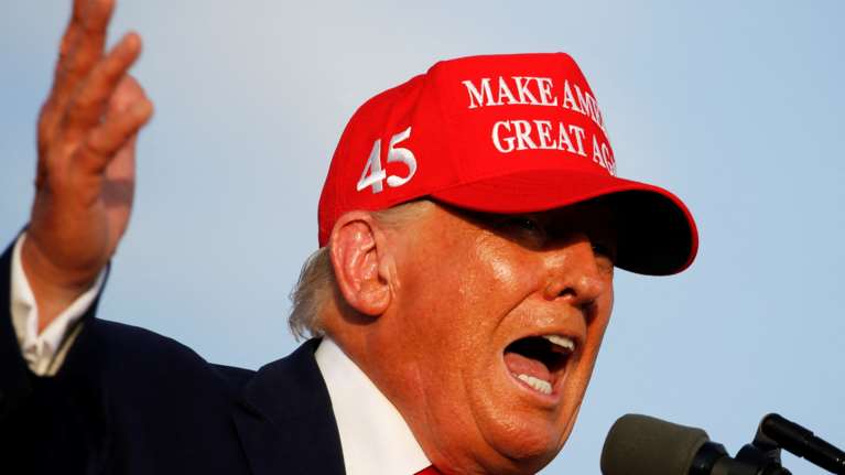 Διαψεύδει ο Τραμπ ότι ήταν εξοργισμένος με τη Μελάνια: Fake news ότι την κατηγόρησα για τον Τουρκοαμερικανό γιατρό