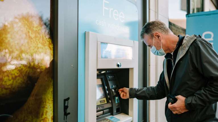 Στεγαστικά: Παγωμένα τα επιτόκια έως την άνοιξη του 2025