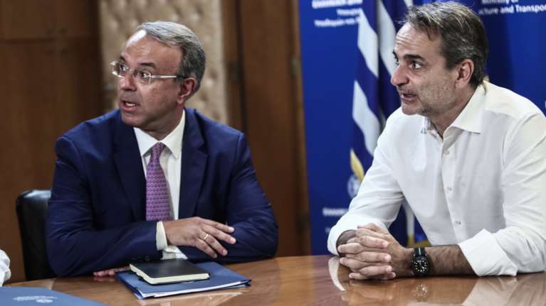 Στους δρόμους 250 ηλεκτροκίνητα λεωφορεία έως τις αρχές του 2024 - Επίσκεψη Μητσοτάκη στο υπουργείο Μεταφορών