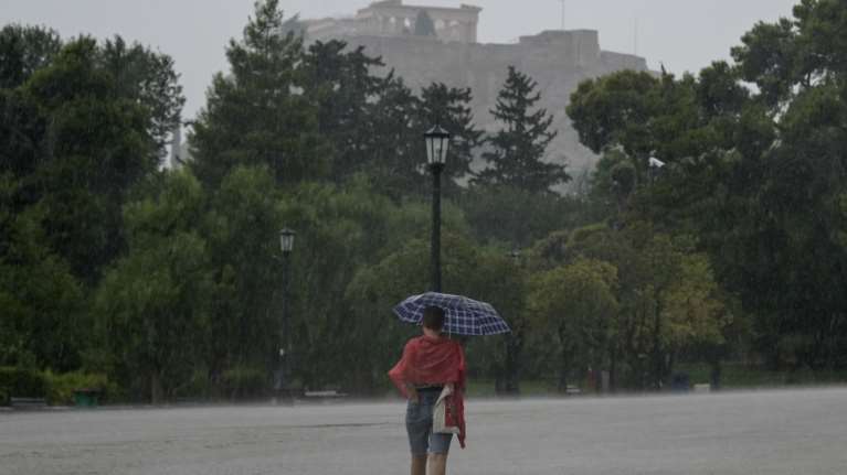 Φθινοπωρινό ξανά το σκηνικό του καιρού - Πού θα σημειωθούν βροχές, καταιγίδες, χαλαζοπτώσεις
