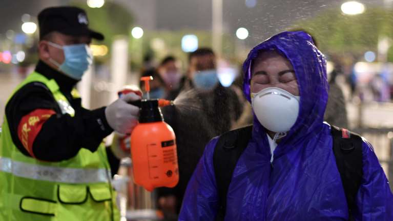 Κορονοϊός: Δύο νέοι θάνατοι, 62 νέα επιβεβαιωμένα κρούσματα στην ηπειρωτική Κίνα