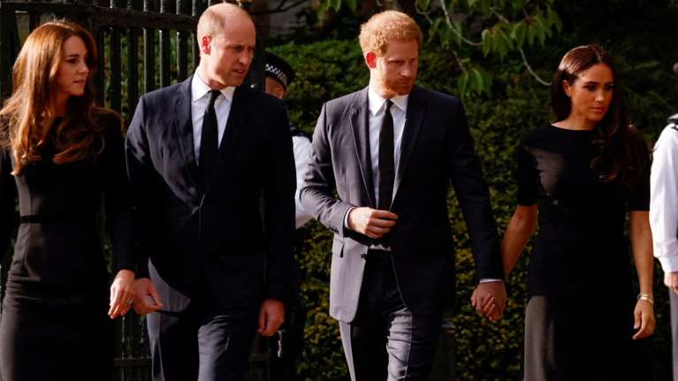 Πώς ήρθε το ρήγμα: Το προσβλητικό σχόλιο της Μέγκαν για τις ορμόνες της εγκυμονούσας Κέιτ