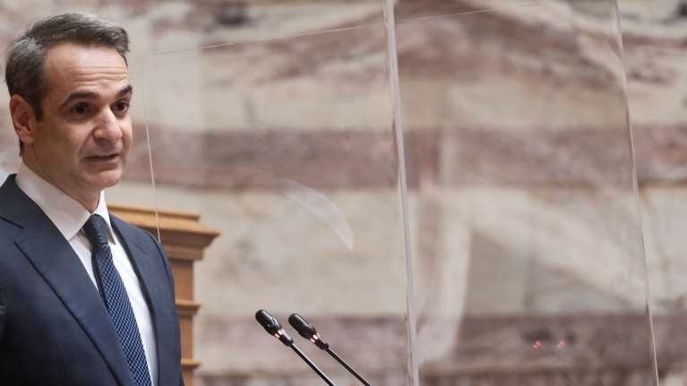 Μητσοτάκης στη Βουλή: Αναστολή πλειστηριασμών και οικονομική ενίσχυση των αδύναμων νοικοκυριών τα Χριστούγεννα