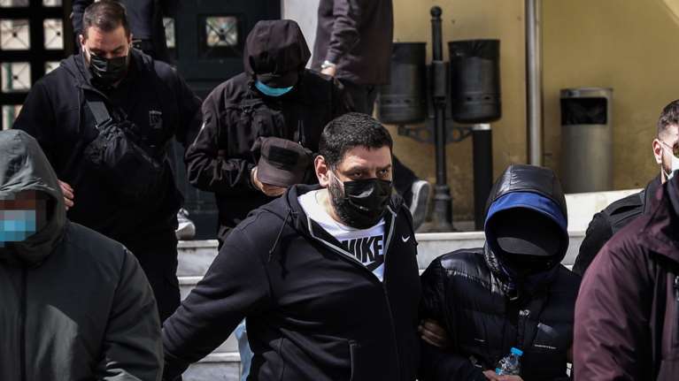 Μένιος Φουρθιώτης: Το ανώνυμο τηλεφώνημα που τον &quot;έκαψε&quot; - Οι κρυφές επικοινωνίες για τη &quot;σκηνοθετημένη επίθεση&quot;