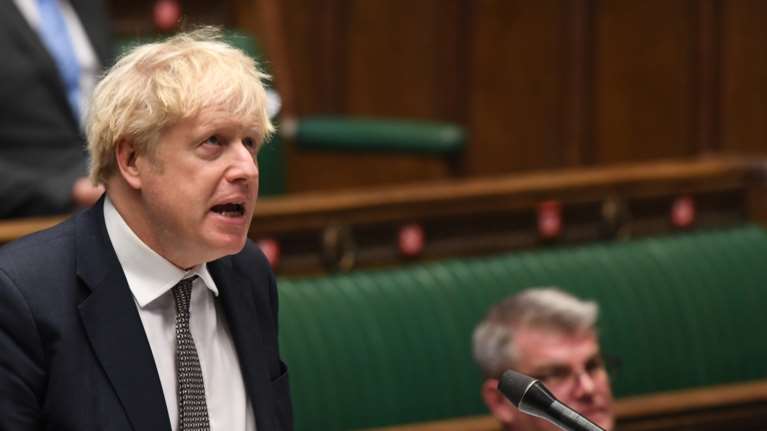 Συναγερμός στη Βρετανία: Νέο στέλεχος του κορονοϊού μεταδίδεται ταχύτερα - Έκτακτη συνέντευξη Τζόνσον