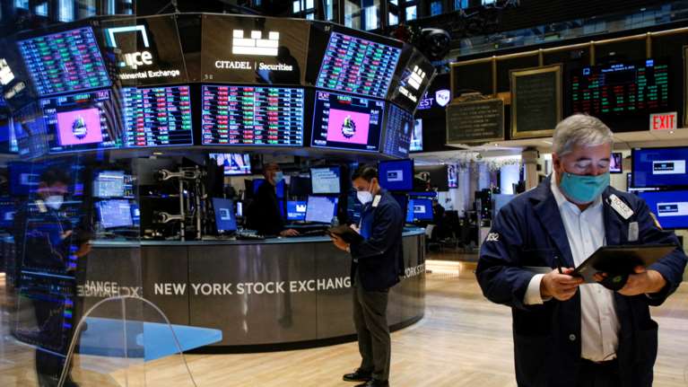 Μετάλλαξη Όμικρον: Τσουνάμι ή κυματάκι; - Φόβοι για την παγκόσμια οικονομία