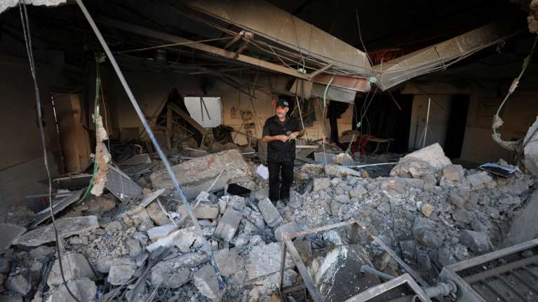 Χάος στη Γάζα: Ισραηλινοί πύραυλοι έπληξαν το νοσοκομείο Αλ Αχλί [εικόνες - βίντεο]