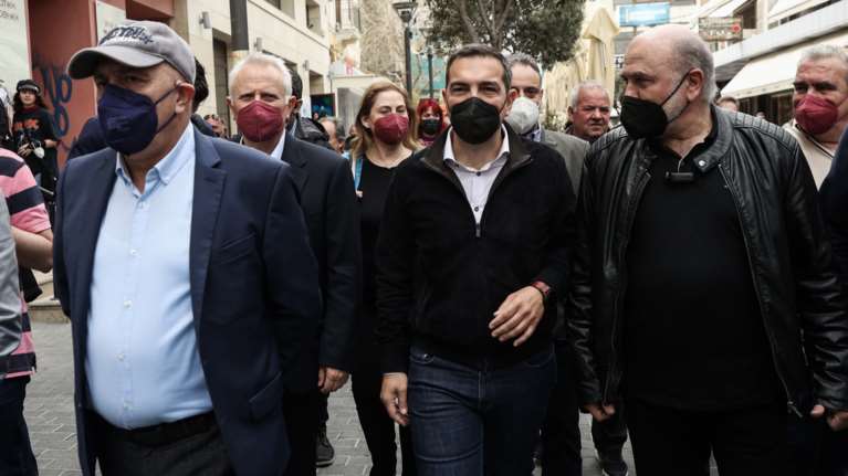 Κρήτη - Τσίπρας: Η κοινωνία πληρώνει τα σπασμένα της κυβέρνησης Μητσοτάκη στην ακρίβεια